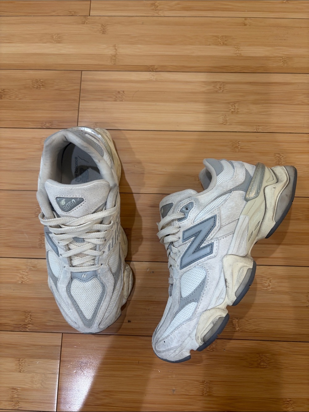New Balance Women's White and Gray Retro Chunky Sneaker - Picture 4 of 8
